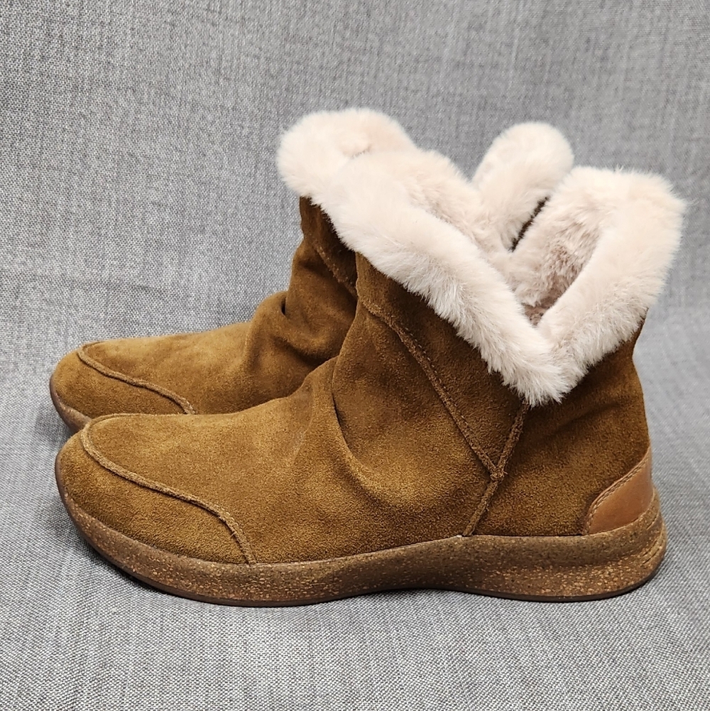 Taos Women's Future Mid Suede Boots. 7 - Picture 2 of 10
